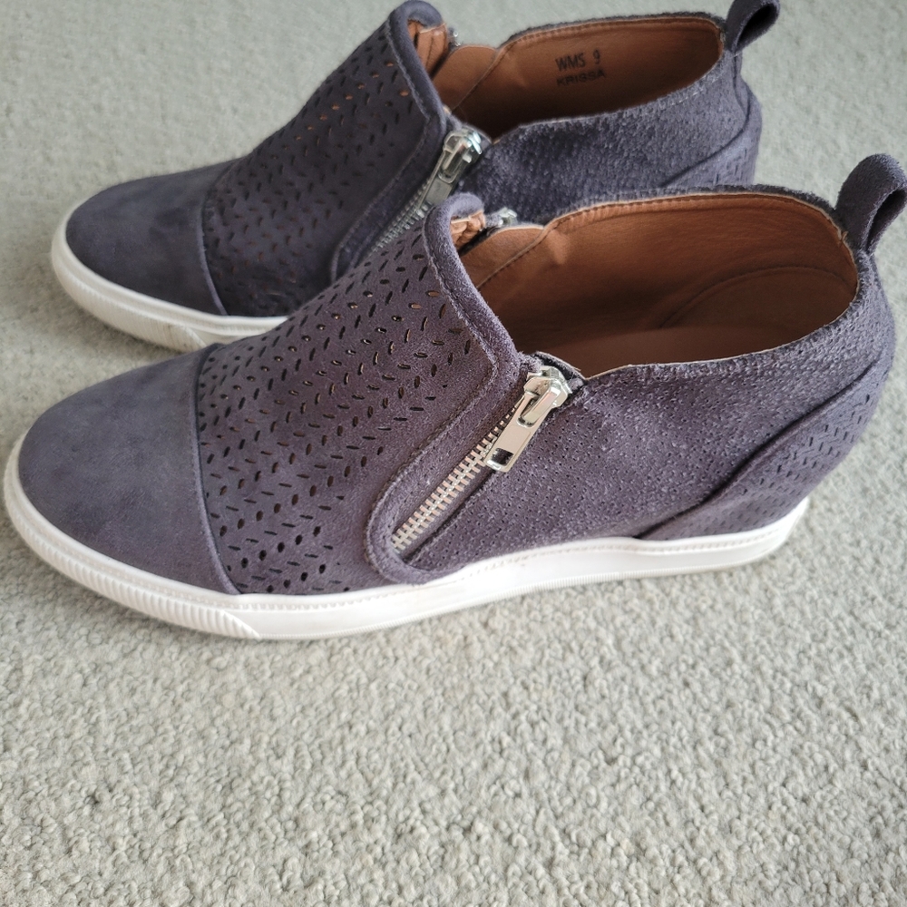 Shoes - Picture 3 of 5